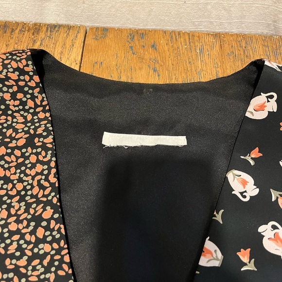 VINTAGE – Sleeveless Mixed Floral Patchwork Top (Approx. Size L) - Picture 2 of 7
